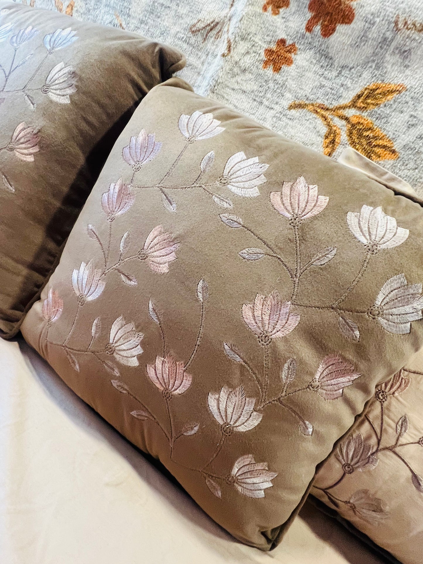 EMBROIDERED BEDDING SET
