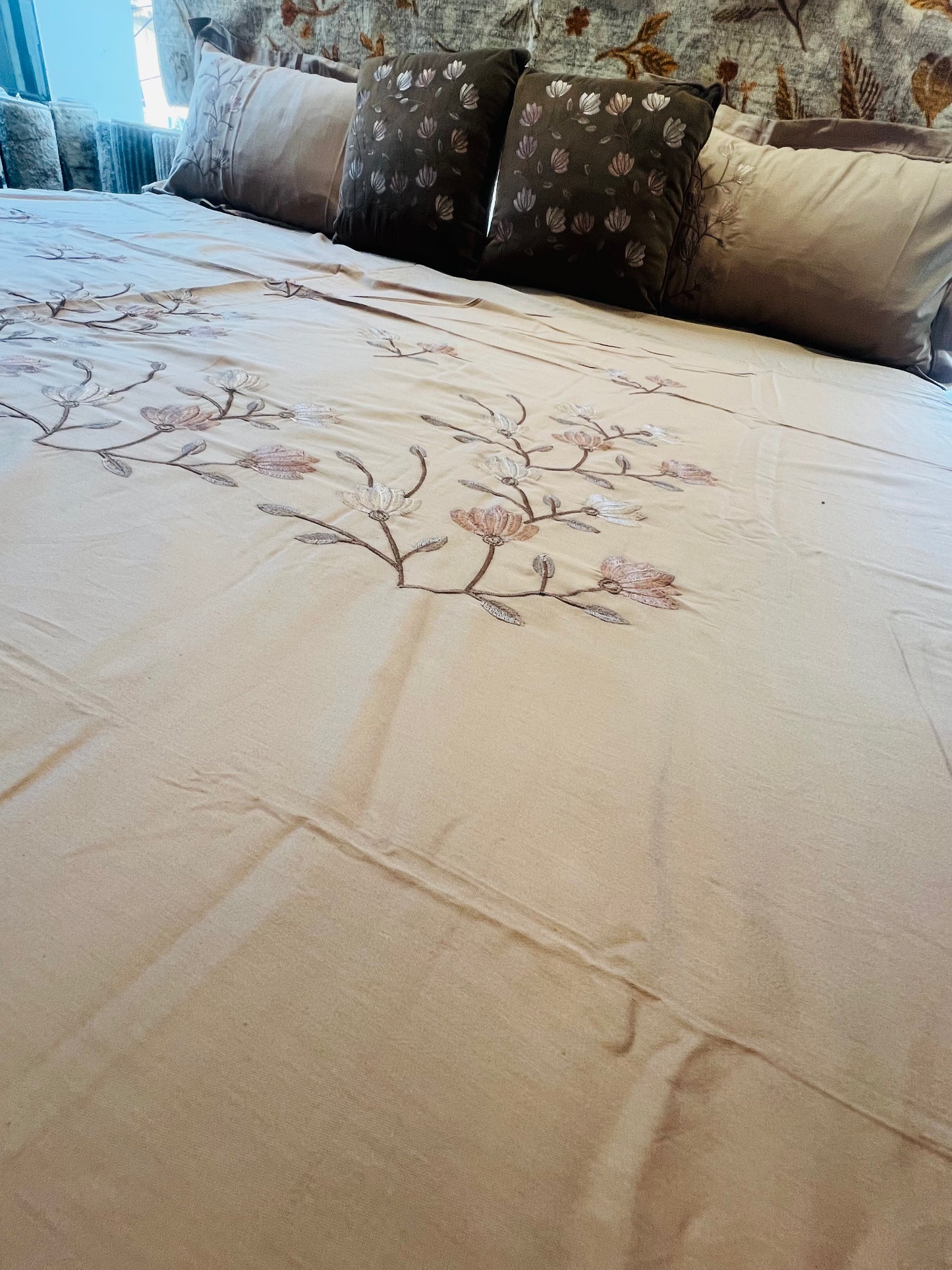 EMBROIDERED BEDDING SET