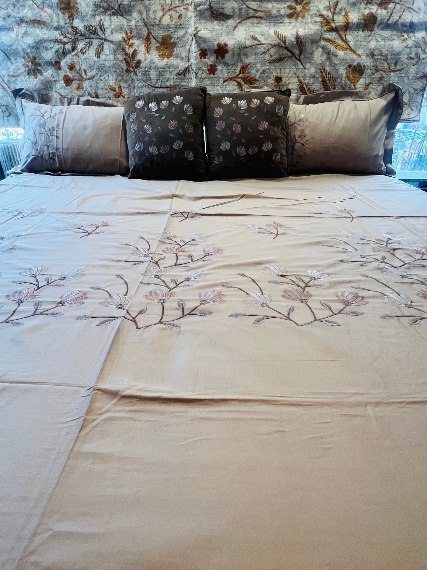 EMBROIDERED BEDDING SET
