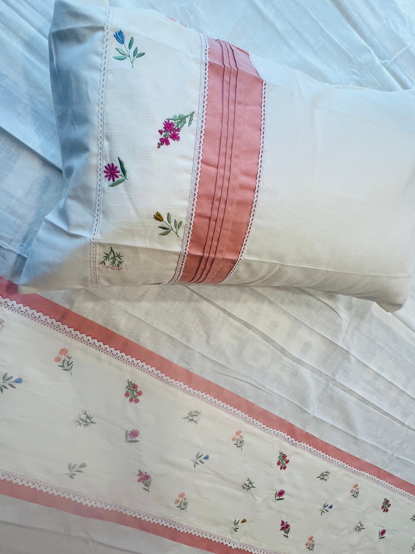 White Embroidered & Lace bedshee