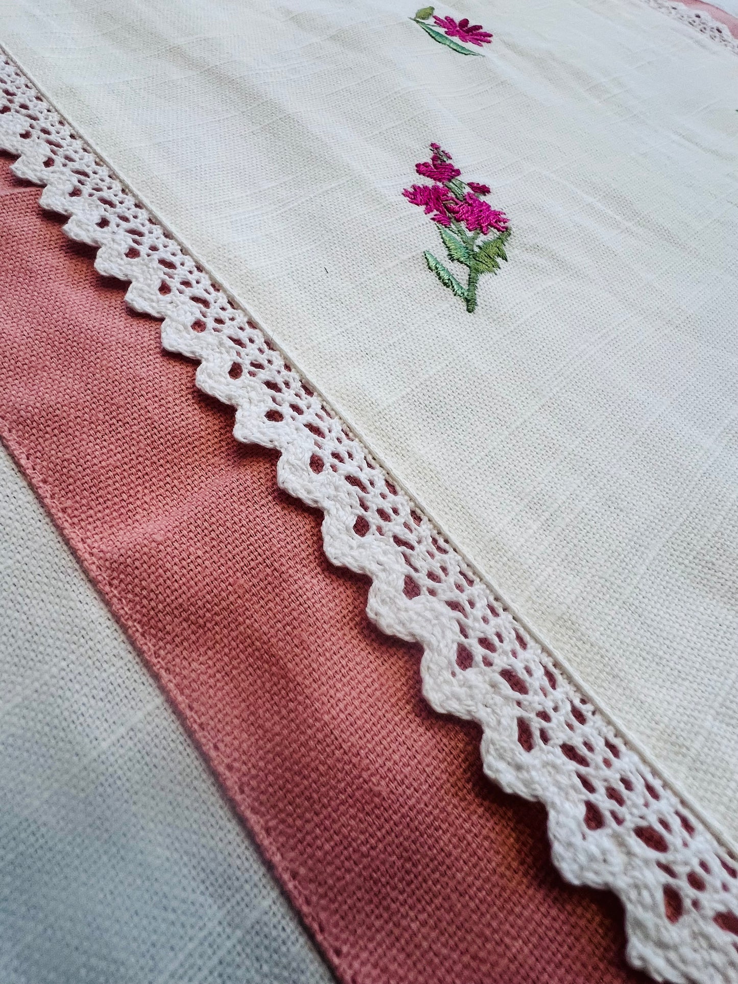 White Embroidered & Lace bedshee